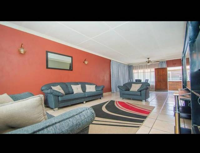 2 BEDROOM APARTMENT FOR SALE IN FLORIDA LAKE